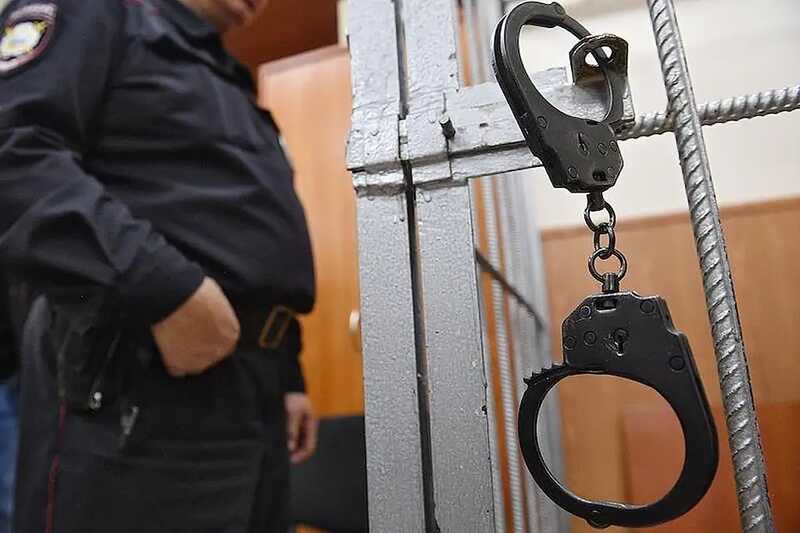Экс-полицейский из Подмосковья получил шесть лет колонии за ввоз мигрантов