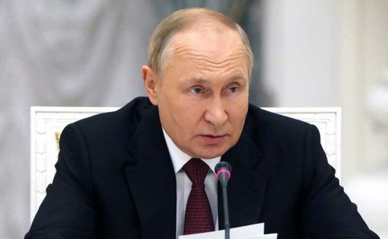 Путин сообщил о контактах с простыми людьми на Западе