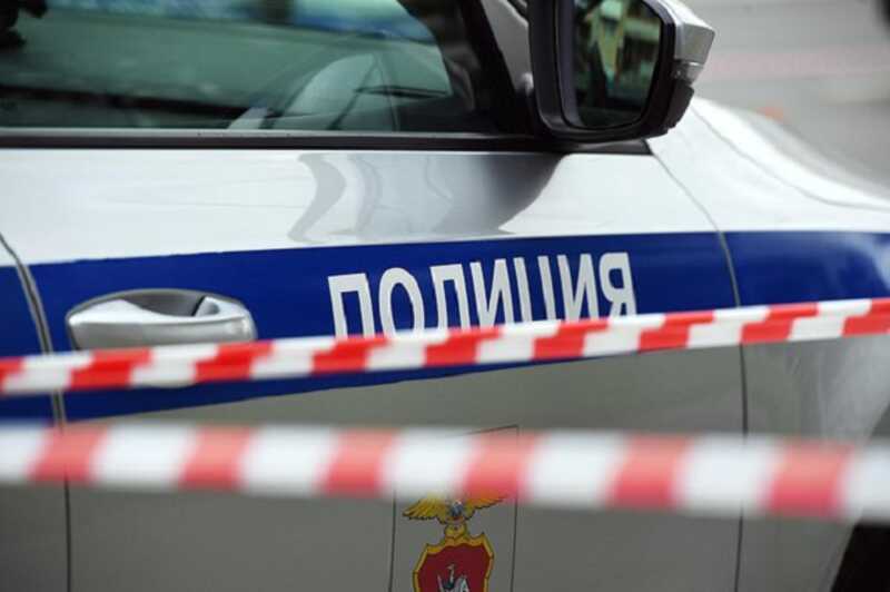 Пьяный россиянин провез на капоте машины полицейского и попал на видео