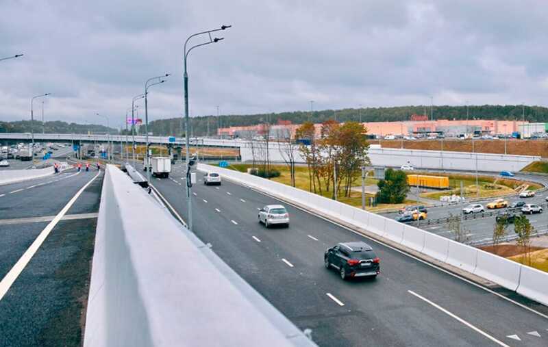 На МКАДе перекрыли движение из-за загоревшегося автомобиля
