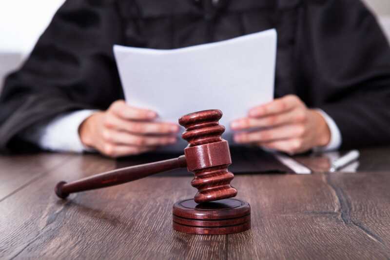 Суд рассмотрит дело напавшей с кулаками на сотрудницу полиции россиянки