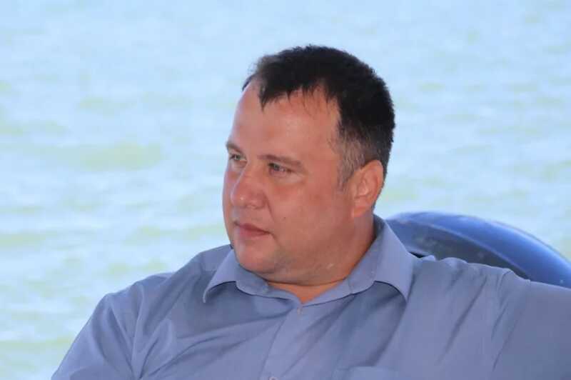 Экс-мэр Феодосии Андрей Ледебев будет два месяца привыкать к земле