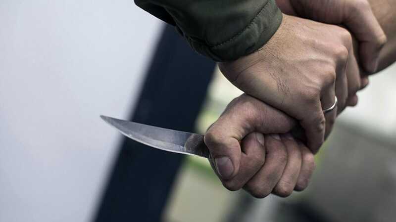 В московском кафе неизвестный напал с ножом на 44-летнего посетителя