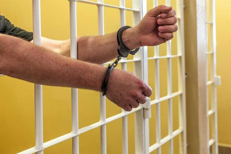 Россиянин до смерти забил деревянным табуретом друга жены из-за ревности