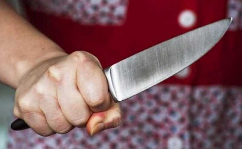 Россиянка пырнула ножом трехлетнего сына во время нарезки салата