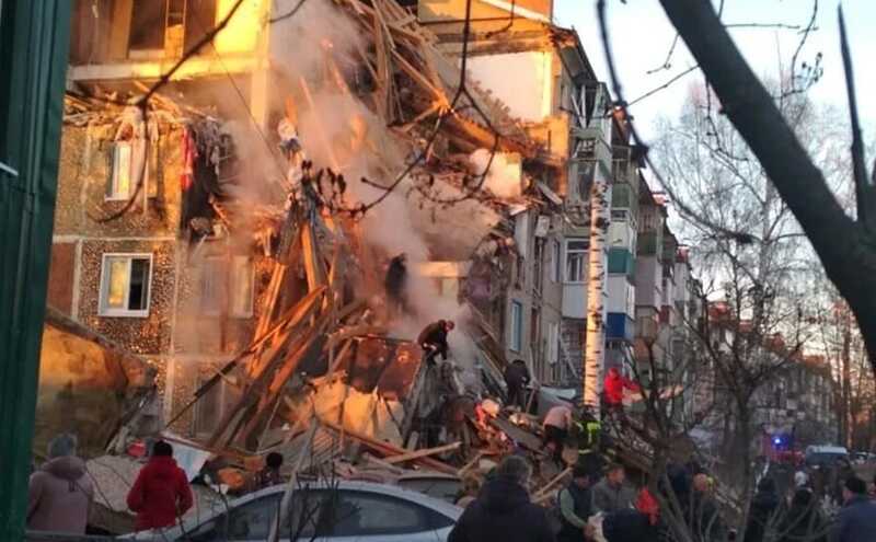 Из-под завалов разрушенного дома в Ефремове достали ребенка