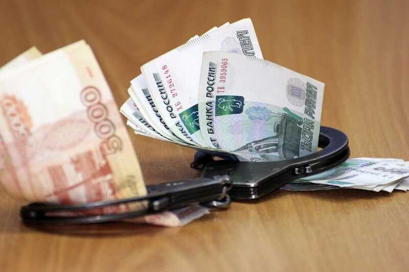 Российский полицейский осужден на пять лет за вымогательство миллионов рублей