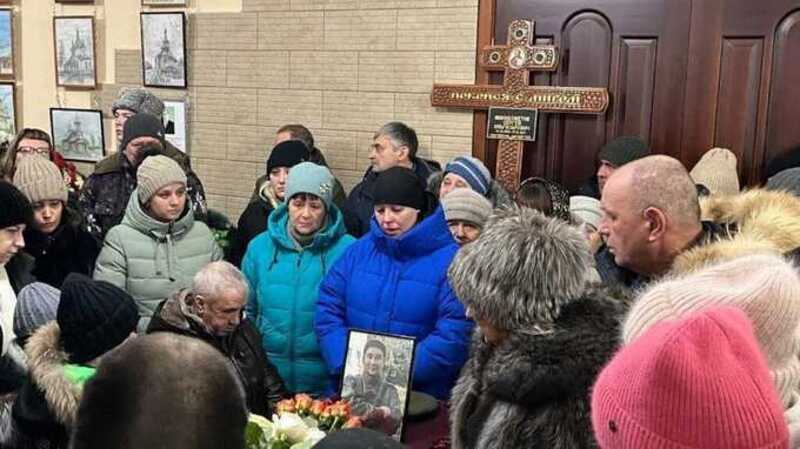 В Свердловской области полиция разыскивает неизвестных, которые подожгли могилу участника СВО
