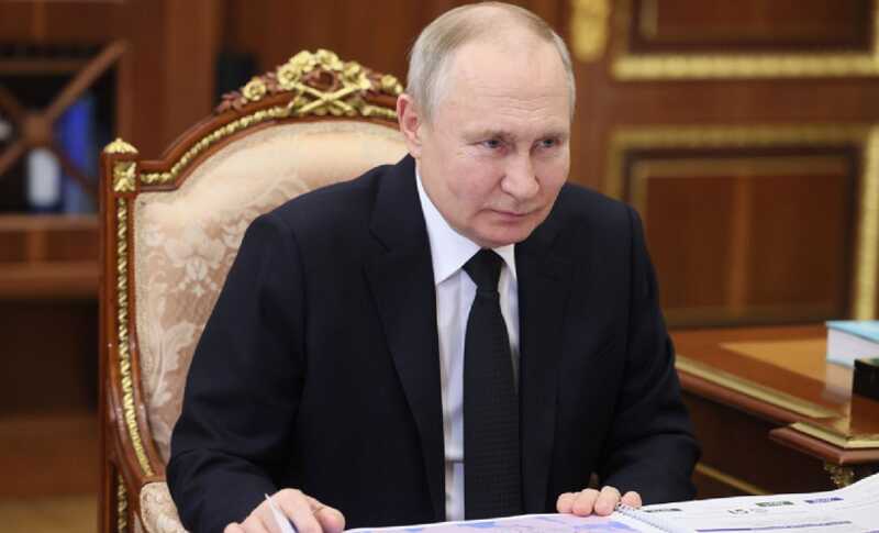 В Кремле прокомментировали возможное лишение Путина ордена Почетного легиона