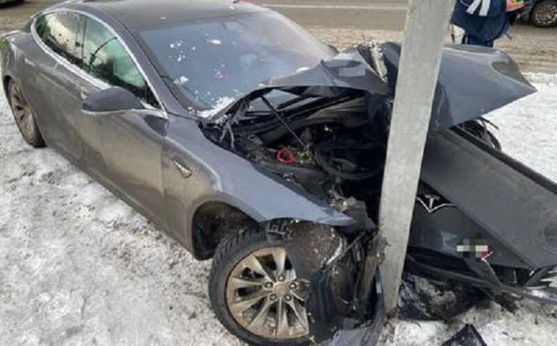 На юго-востоке Москвы два ребенка пострадали в аварии с автомобилем Tesla