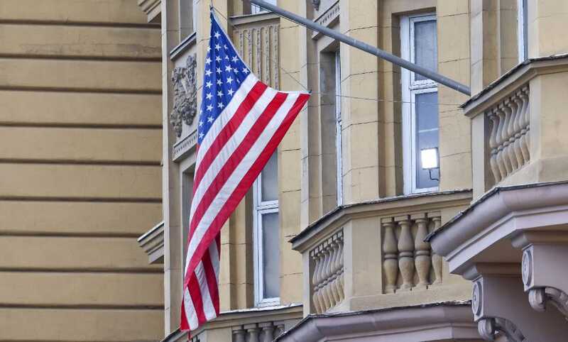 В Госдуме обвинили США в провокации после призывов граждан покинуть Россию