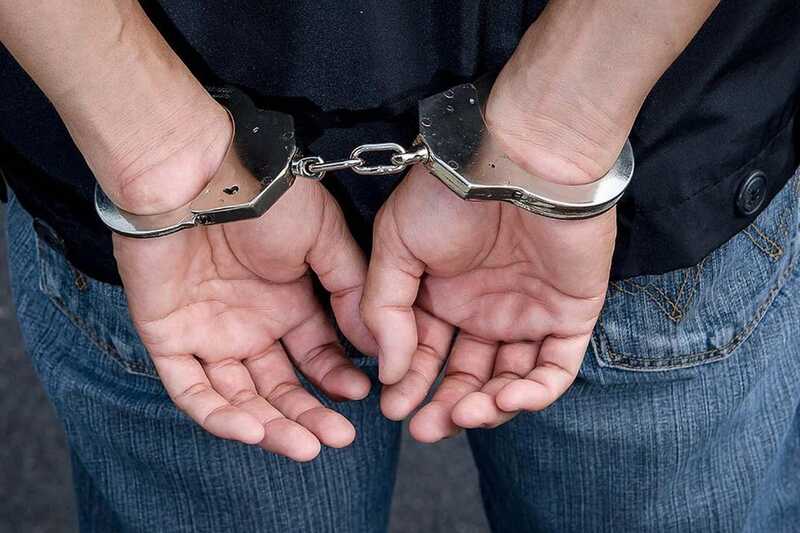Семейная пара наркоторговцев пыталась выдать героин за прах собаки