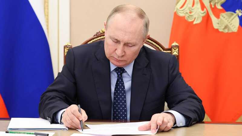 Выписка из указа Путина, о назначении генерал-лейтенанта Мордвичева командующим войсками ЦВО