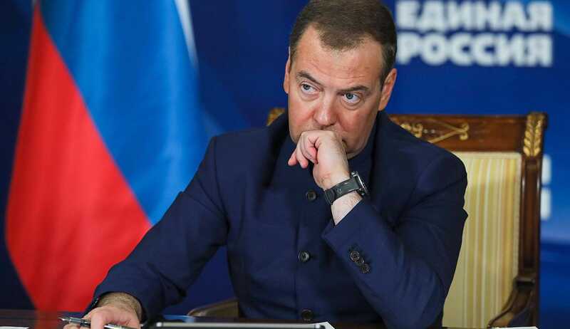 Медведев прокомментировал слова Зеленского о переговорах отсылкой к Пелевину