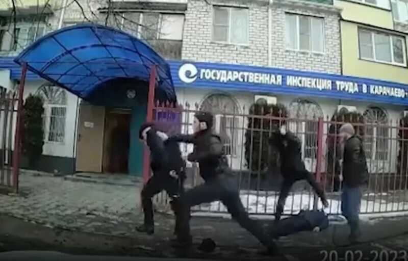 Эльканова наказали свои