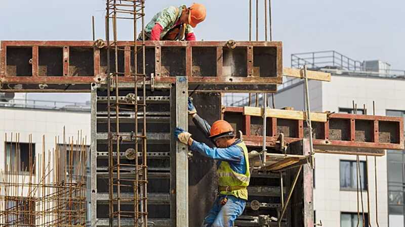 Двое мигрантов погибли на российской стройке