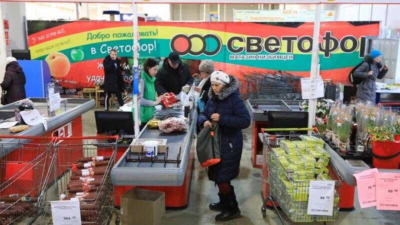 Империя семьи Шнайдеров: бизнес на бедности