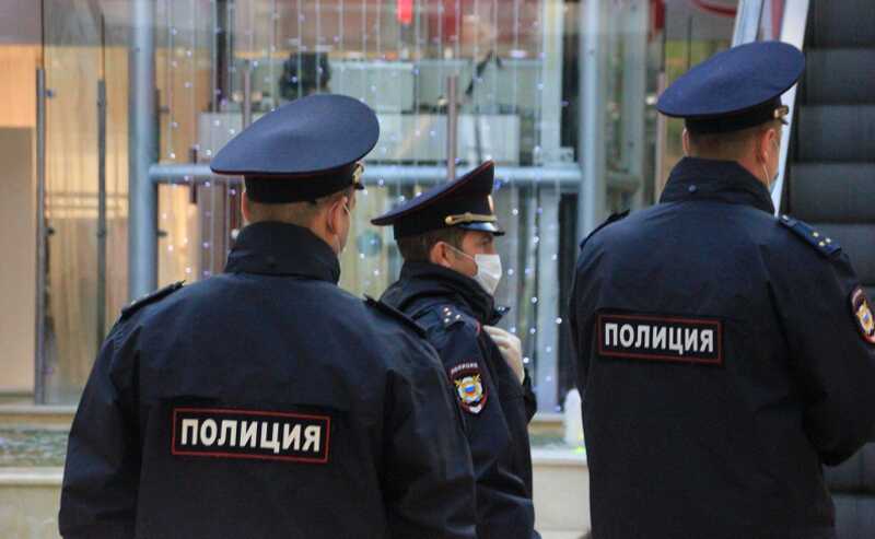 В Новосибирске полиция задерживает посетителей ТЦ, где должна пройти “сходка” ЧВК Редан