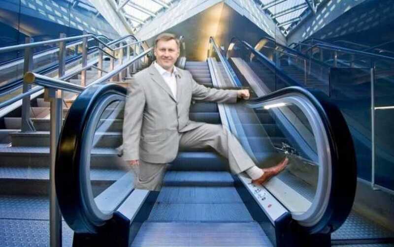 Как Анатолий Локоть и эскалатор на станции метро «Спортивная» повздорили