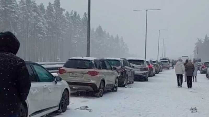 Начало аварии на трассе М-11 попало на видео
