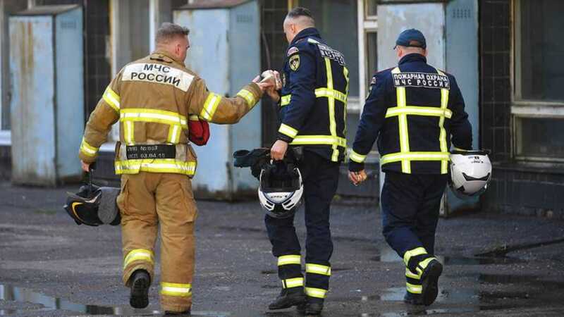 Взрыв и обрушение. Сильный пожар начался в ангаре завода на северо-востоке Москвы