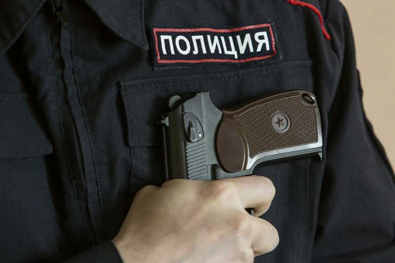 Московским полицейским выдали новое оружие после нападения на сотрудника Росгвардии в Санкт-Петербурге