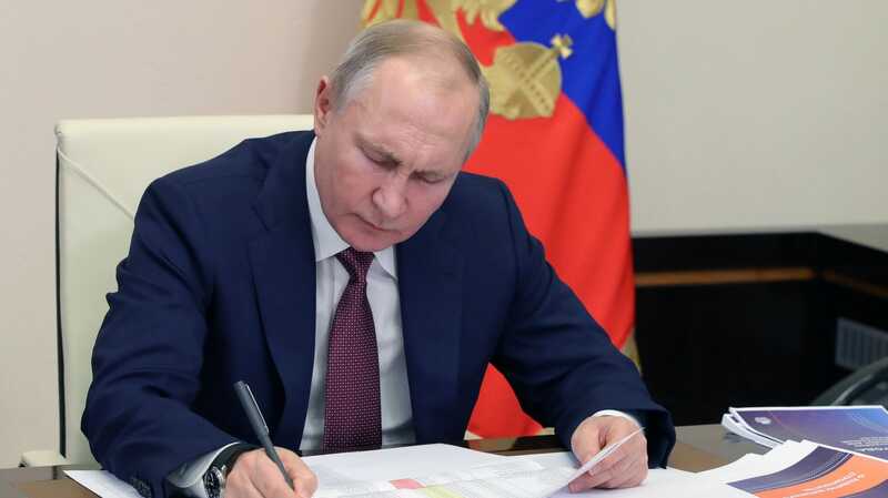 Путин подписал закон о приостановке участия России в ДСНВ