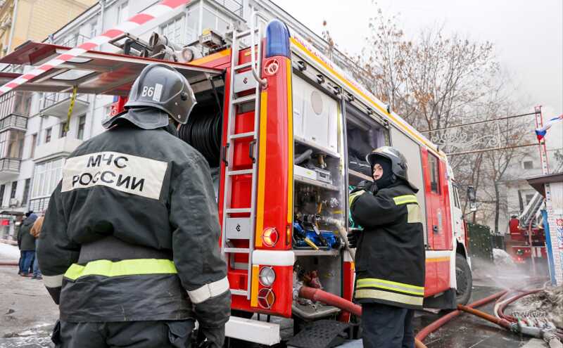 В российском городе загорелся ресторан