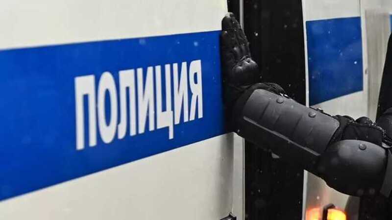 Сотни школьников элитной гимназии в Екатеринбурге проверяют из-за угроз расстрела, взрывов и расправ