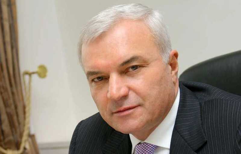 "Золотые" соседи Виктора Рашникова