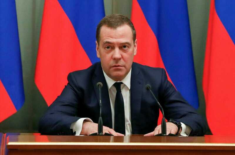 Медведев назвал троллингом планы немцев построить танковый завод на Украине