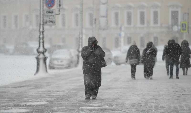 Петербуржцы ополчились на Смольный из-за неубранных дорог перед новым снегопадом