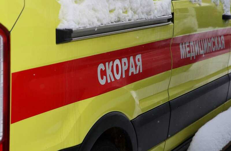 Россиянка разозлилась на консультанта банка и ранила себя в шею ножницами