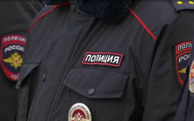 Сотрудника полиции уволили за интимные отношения с 14-летней школьницей
