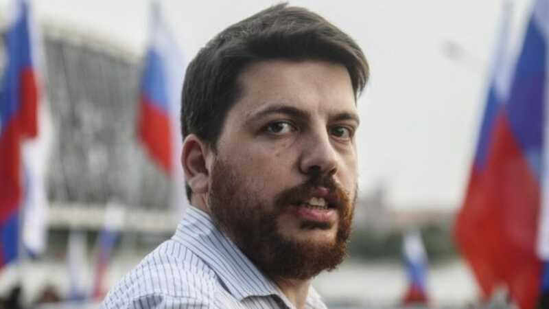 Навальнист Волков подписал письмо к ЕС с просьбой снять санкций с глав «Альфа-групп»