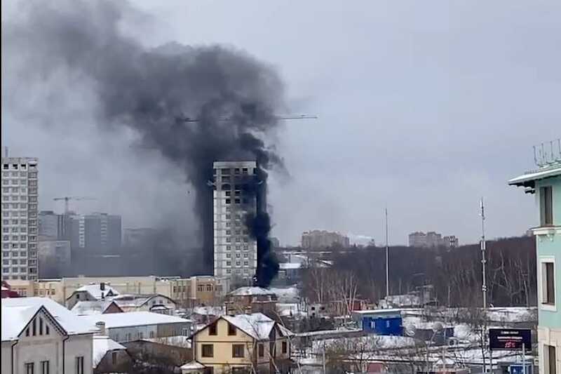 Пожар в строящемся доме под Москвой попал на видео