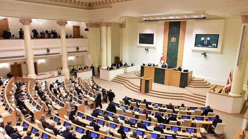 Парламент Грузии прекратил рассмотрение законопроекта "об иноагентах", который вызвал масштабные протесты