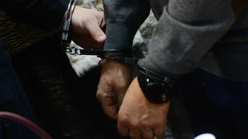 Суд арестовал на два месяца державшего трехлетнего сына в заложниках россиянина