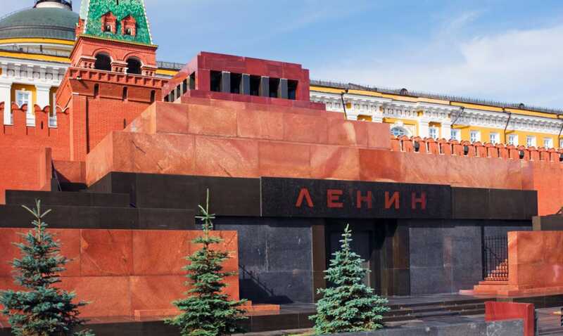 В Москве мужчина пытался проникнуть в Мавзолей к Ленину ради "отпущения грехов"