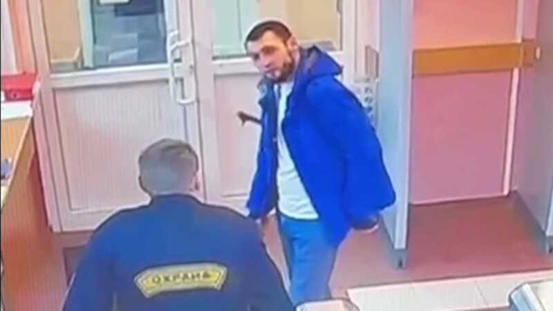 В московской школе задержали мужчину с оружием