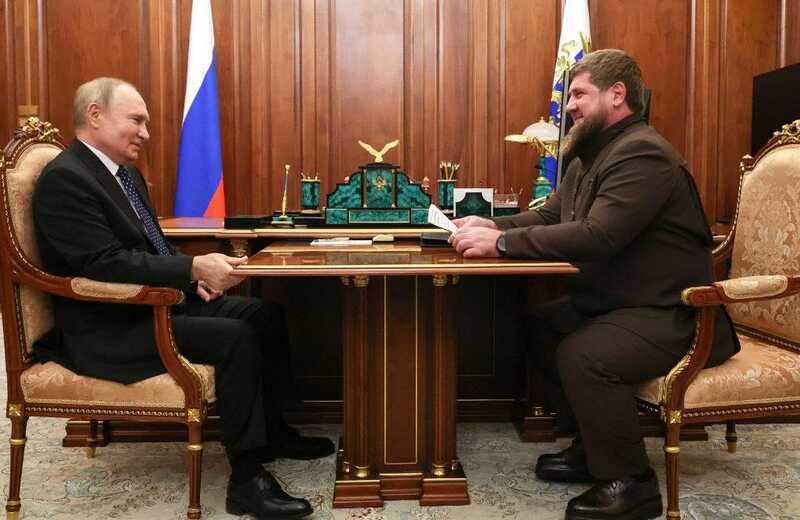 Серьезно болен? На встрече с Путиным у Кадырова заметили странную деталь