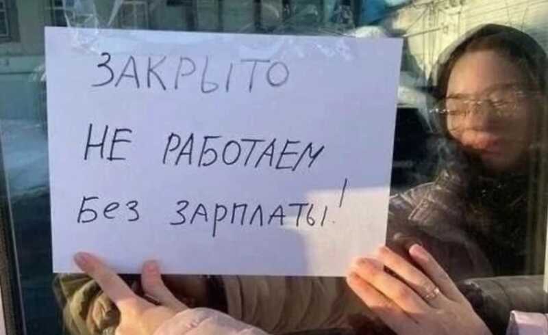 Сотрудники подмосковного ПВЗ Wildberries забаррикадировались от курьера компании