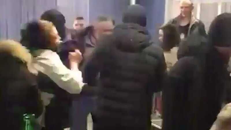 Драку российских воспитательниц под музыку из Mortal Combat сняли на видео