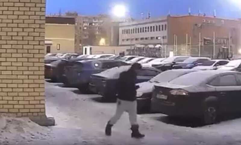 В Воскресенске житель испортил 11 машин соседей: он проколол колеса авто