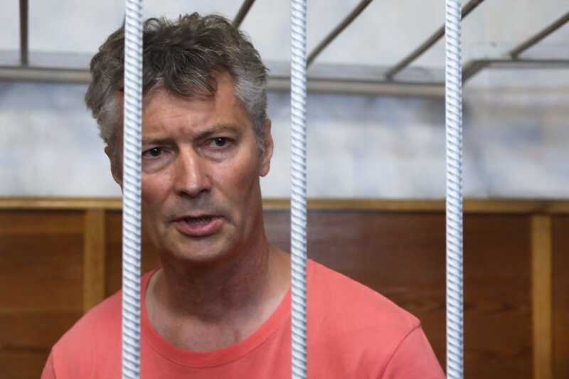 Ройзмана оставили под арестом