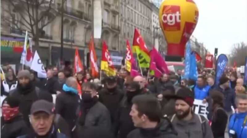 В центре Парижа запретили акции протеста против пенсионной реформы — Le Monde