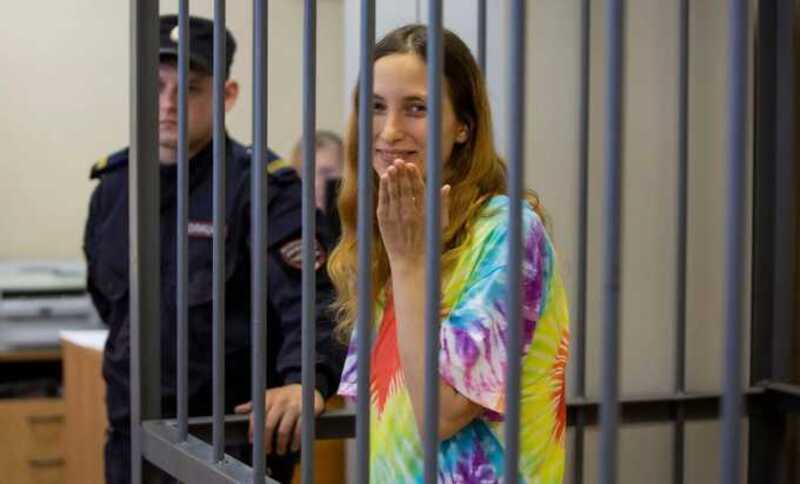 В Москве силовики ворвались на презентацию известной художницы