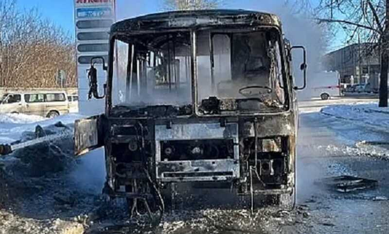 В российском городе загорелся автобус с пассажирами