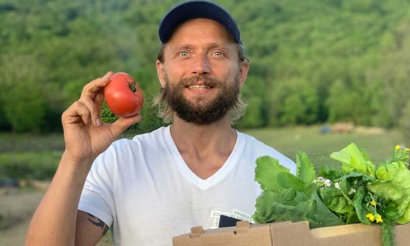 Блогер-сыроед переложил вину за гибель новорожденного ребенка на жену