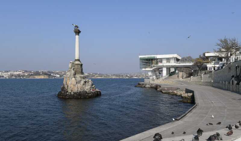 Губернатор Севастополя сообщил об отбитой атаке надводных беспилотников